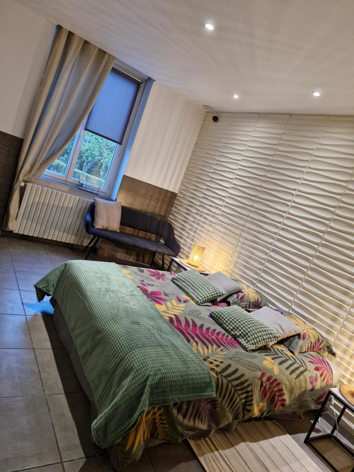 Hotel Le 6 3 Home Port En Bessin Номер фото